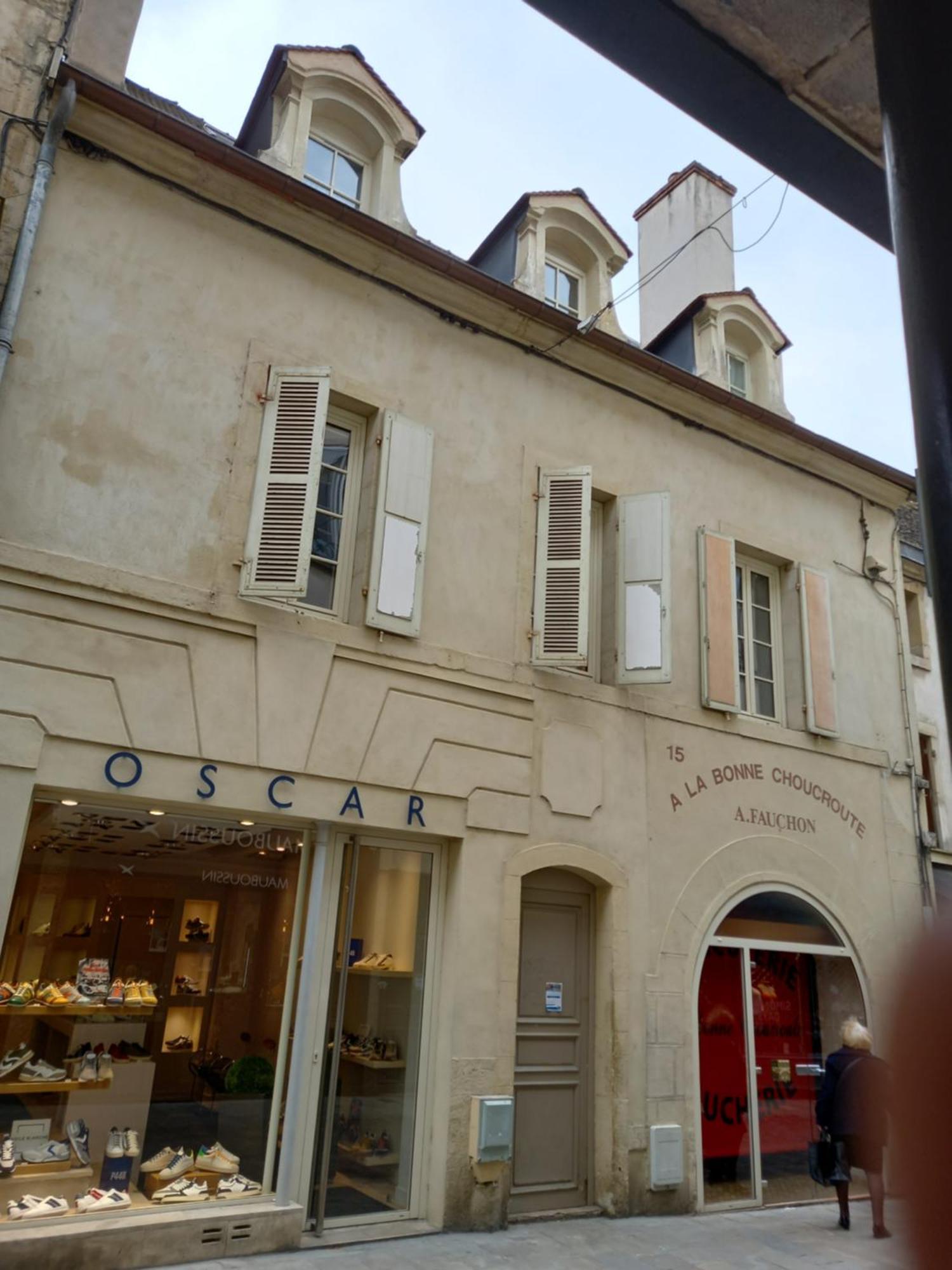 La Cascade Et Des Halles Dijon